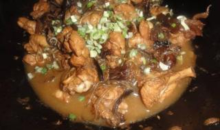 小鸡炖蘑菇的家常做法 小鸡炖蘑菇的家常做法