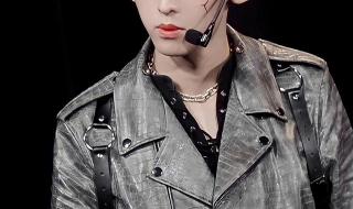 摘掉眼镜后的唐九洲 摘掉眼镜后的唐九洲